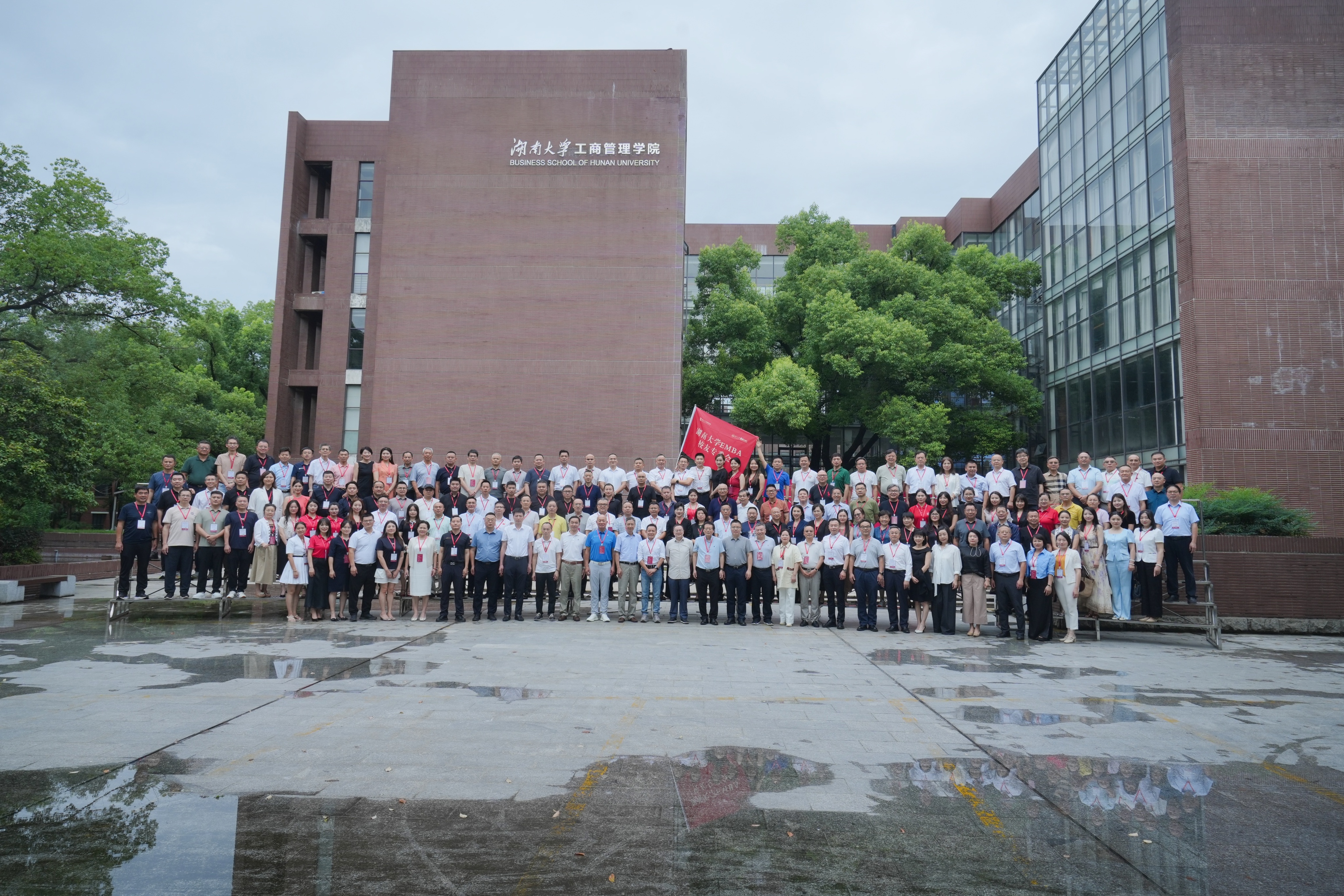 鹽津鋪?zhàn)訌垖W(xué)武當(dāng)選湖南大學(xué)EMBA校友專委會首屆理事會會長