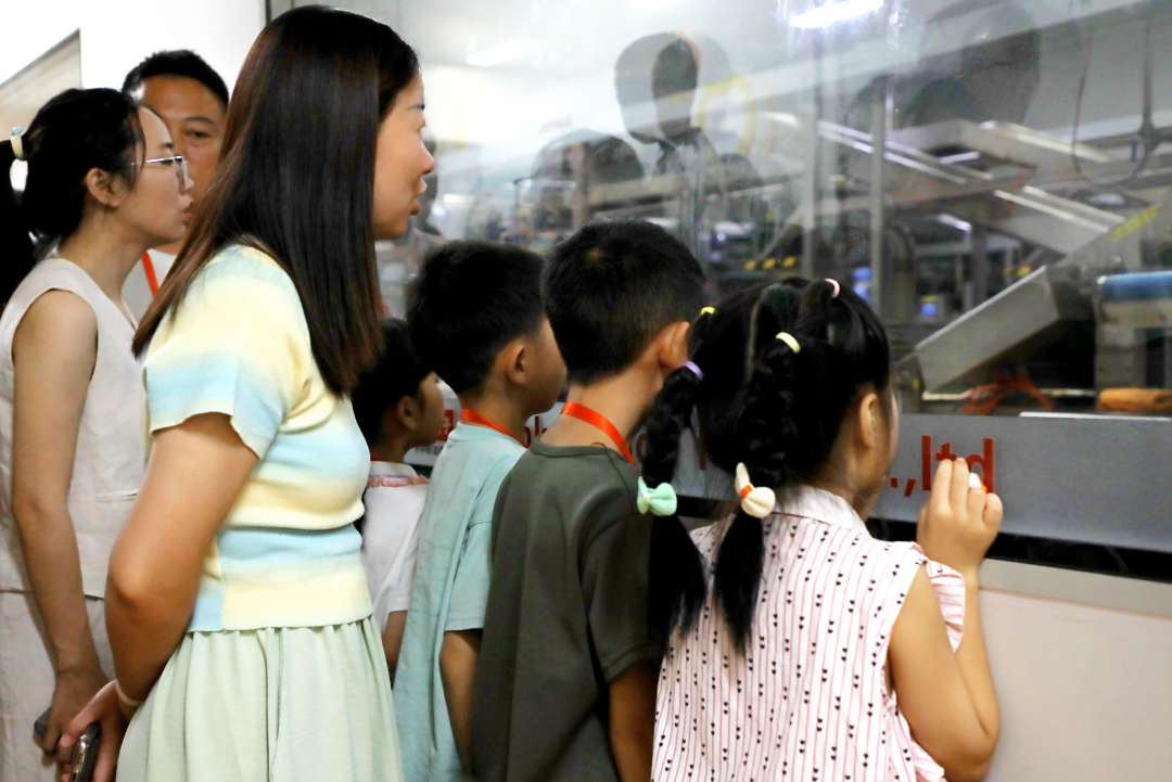 萌娃探班！2025鹽津鋪?zhàn)訂T工家人開放日活動(dòng)正式舉行